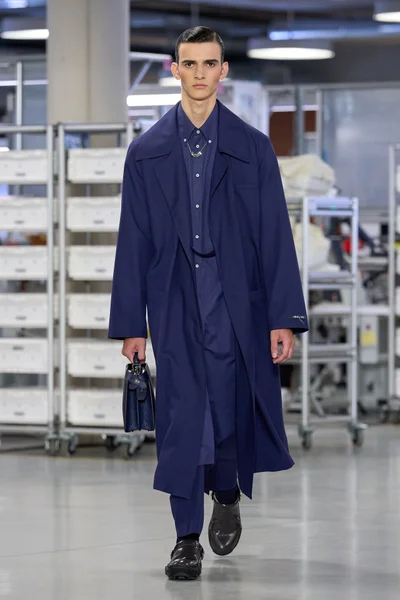 Look 27
